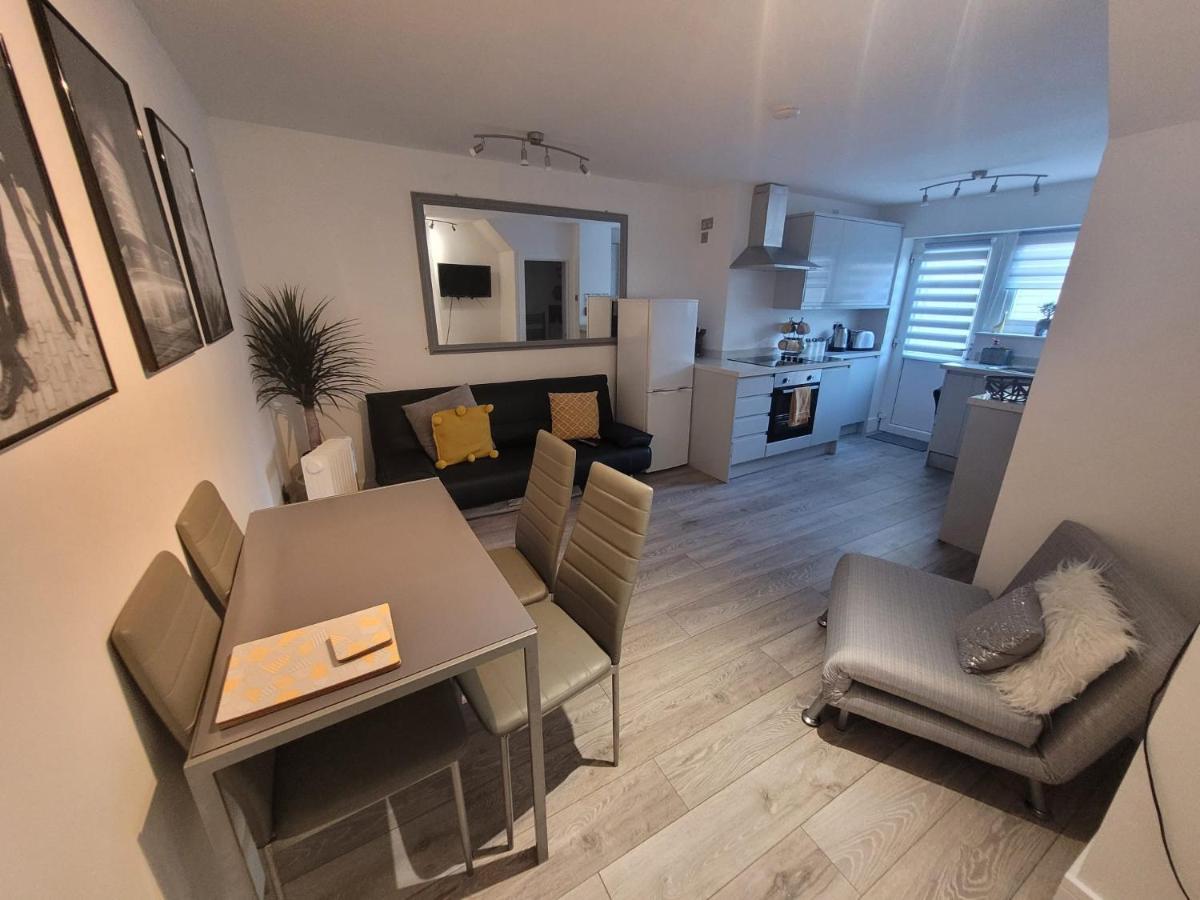 Entire Apartment With Sun Filled Private Garden マーゲイト エクステリア 写真