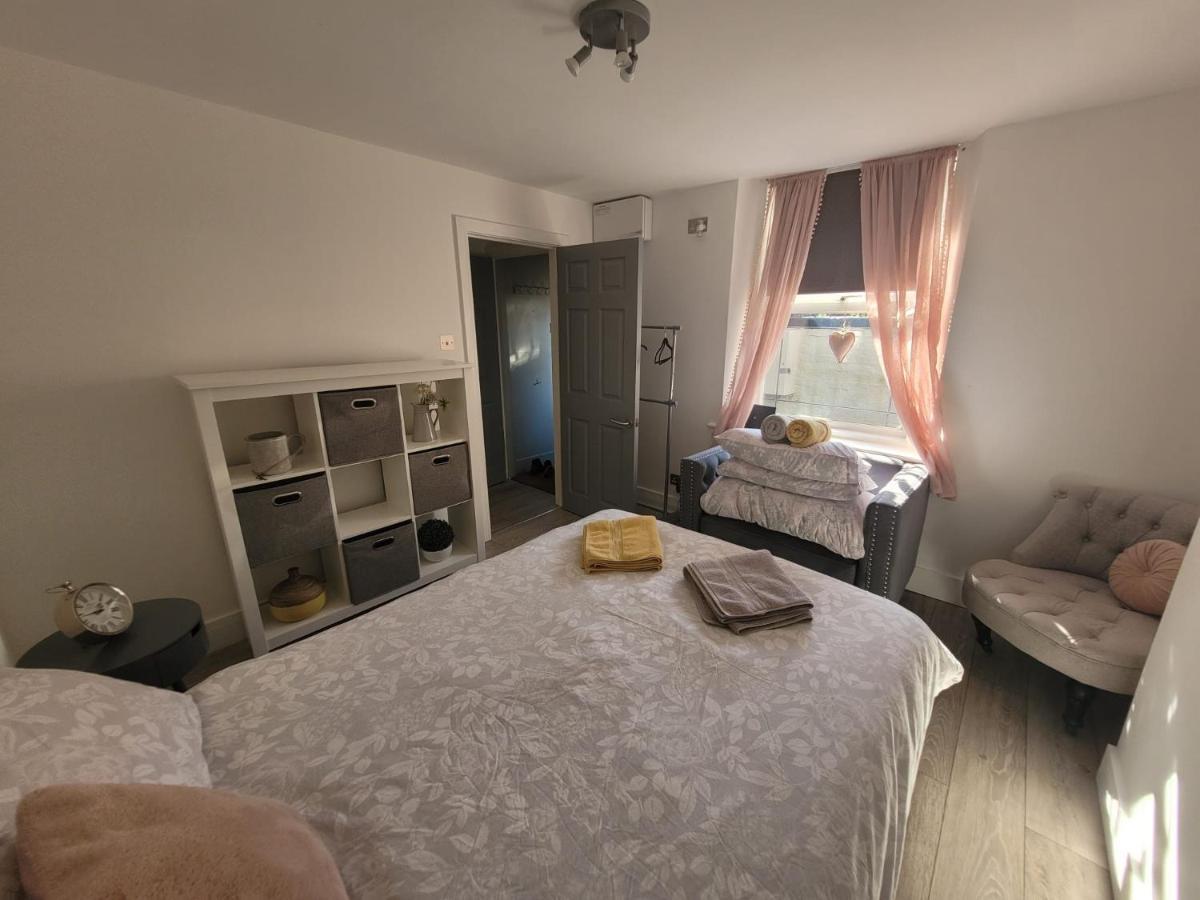 Entire Apartment With Sun Filled Private Garden マーゲイト エクステリア 写真